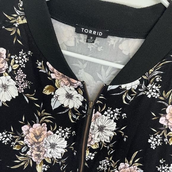 Floral bomber jacket - torrid size 3 - Picture 2 of 3